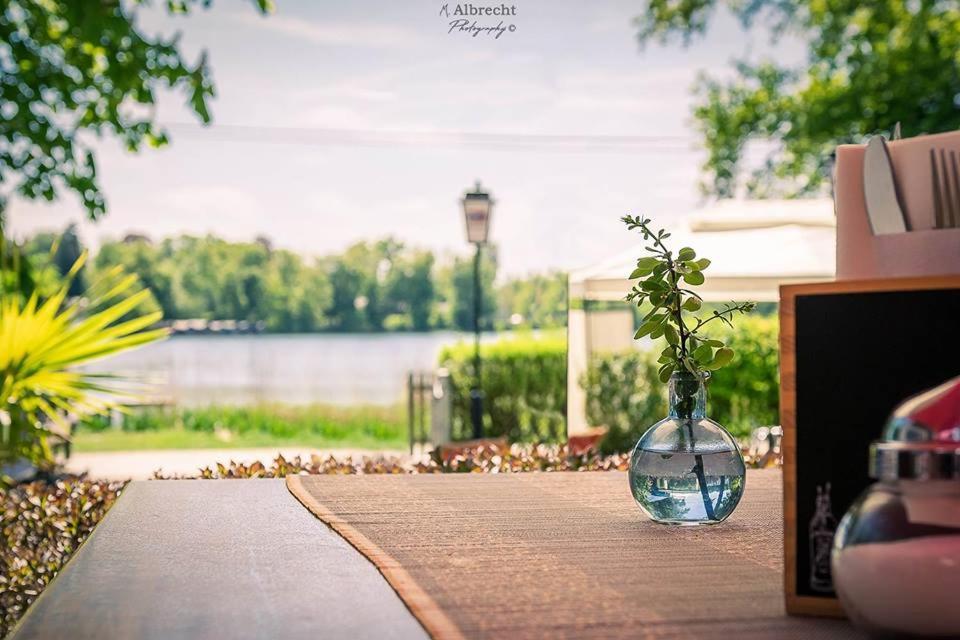 Sopherl Am See - Fruehstueck Auf Der Seeterrasse, Sehr Ruhig Und Wunderschoen Am See, 3 Minuten Nach Oberpfaffenhofen, Viele Radtouren, Restaurants & Cafes In Der Umgebung Wessling Exterior photo