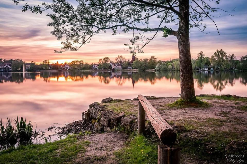 Sopherl Am See - Fruehstueck Auf Der Seeterrasse, Sehr Ruhig Und Wunderschoen Am See, 3 Minuten Nach Oberpfaffenhofen, Viele Radtouren, Restaurants & Cafes In Der Umgebung Wessling Exterior photo
