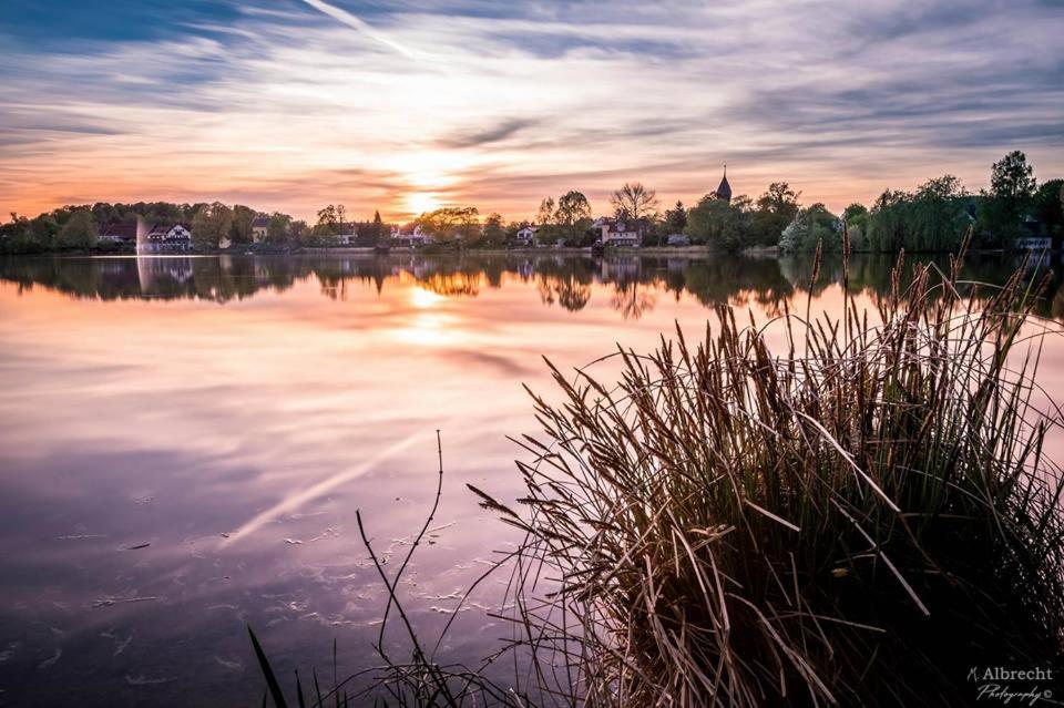 Sopherl Am See - Fruehstueck Auf Der Seeterrasse, Sehr Ruhig Und Wunderschoen Am See, 3 Minuten Nach Oberpfaffenhofen, Viele Radtouren, Restaurants & Cafes In Der Umgebung Wessling Exterior photo